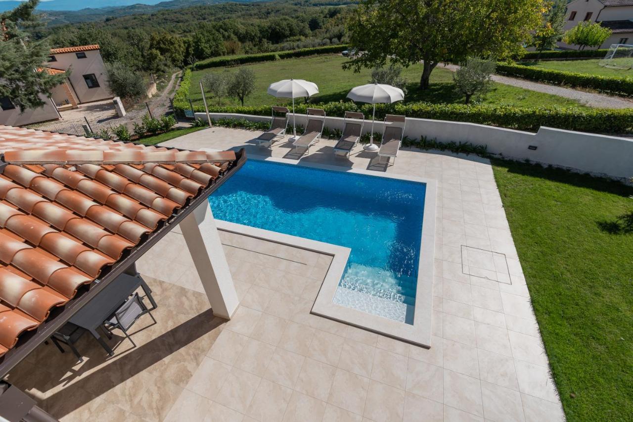 Villa Atop The Village With Stunning View Vizinada ภายนอก รูปภาพ