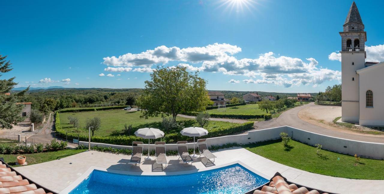 Villa Atop The Village With Stunning View Vizinada ภายนอก รูปภาพ