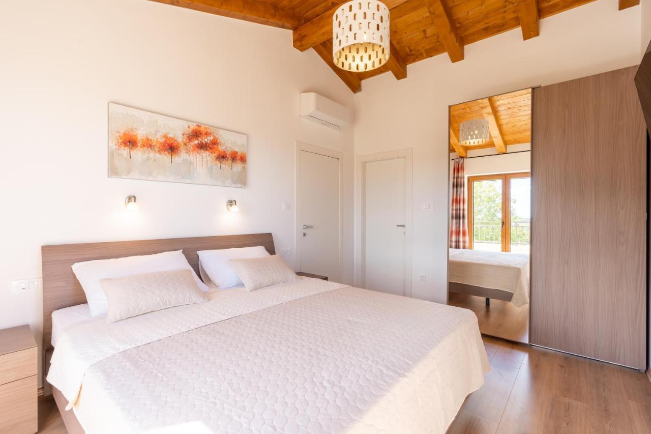 Villa Atop The Village With Stunning View Vizinada ภายนอก รูปภาพ