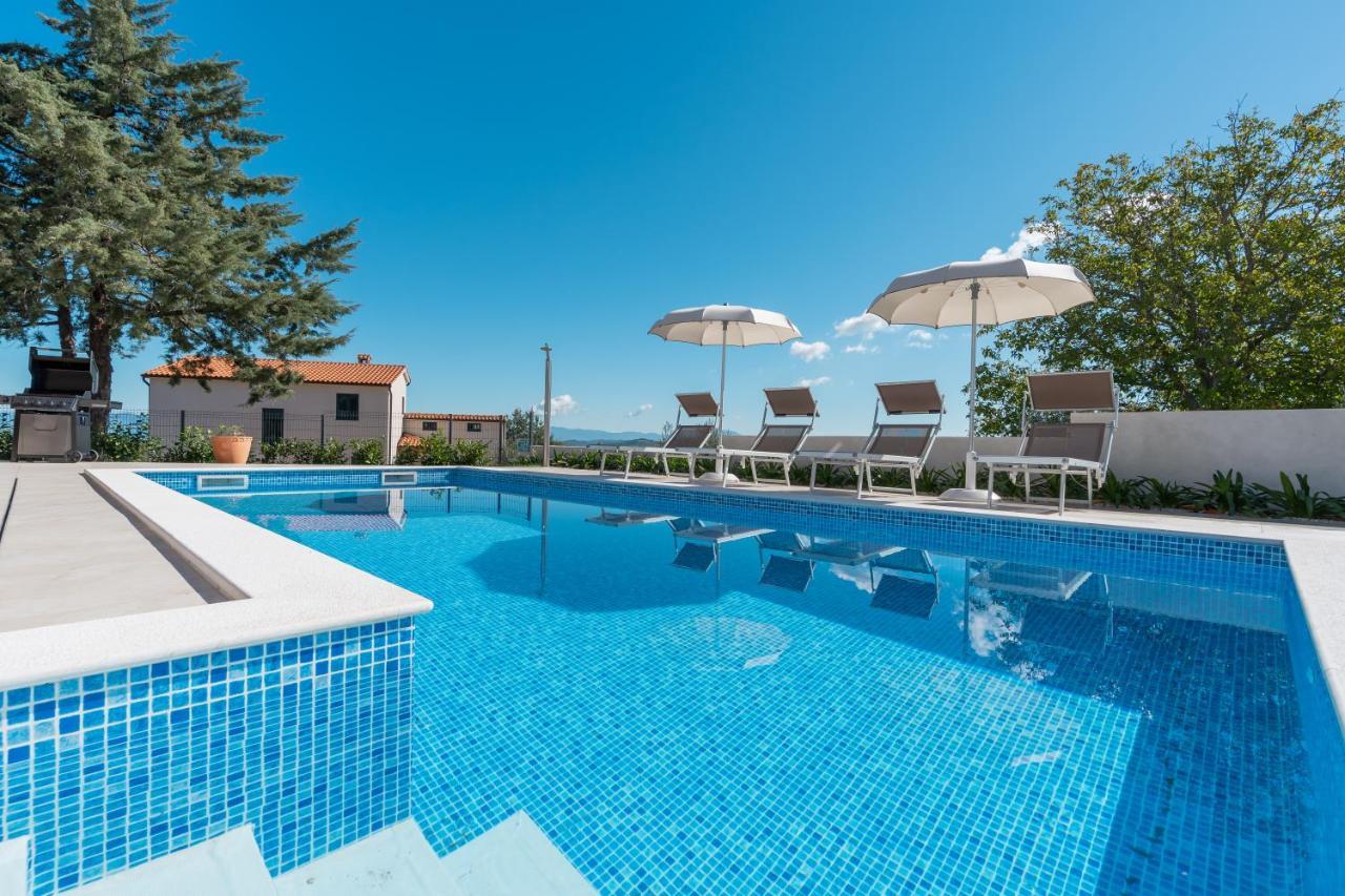 Villa Atop The Village With Stunning View Vizinada ภายนอก รูปภาพ