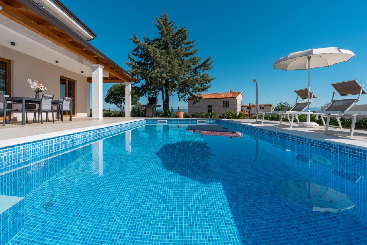 Villa Atop The Village With Stunning View Vizinada ภายนอก รูปภาพ