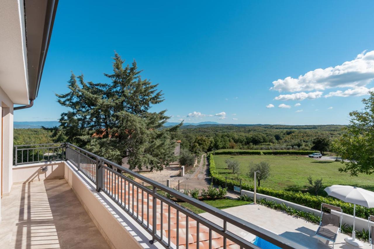 Villa Atop The Village With Stunning View Vizinada ภายนอก รูปภาพ